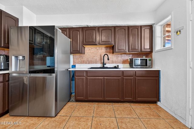 8523 MOUNT RANIER Drive, El Paso, TX 79904