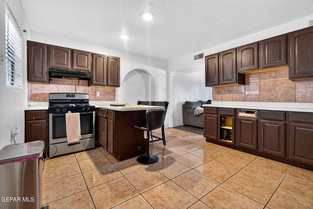 8523 MOUNT RANIER Drive, El Paso, TX 79904