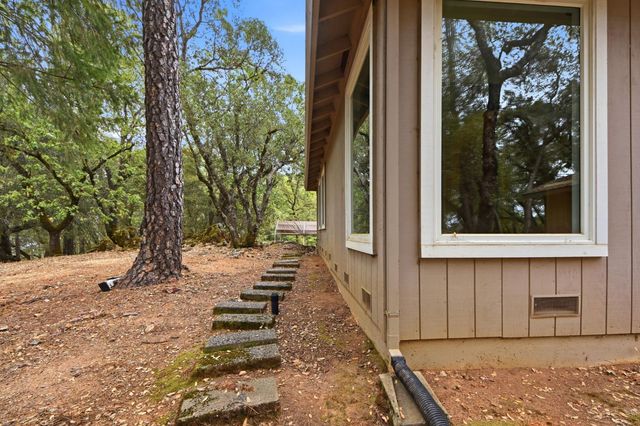 2121 American River Trl, Cool, CA 95614