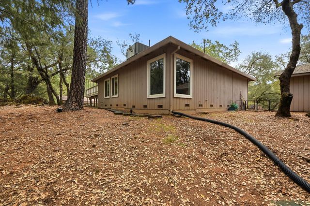 2121 American River Trl, Cool, CA 95614