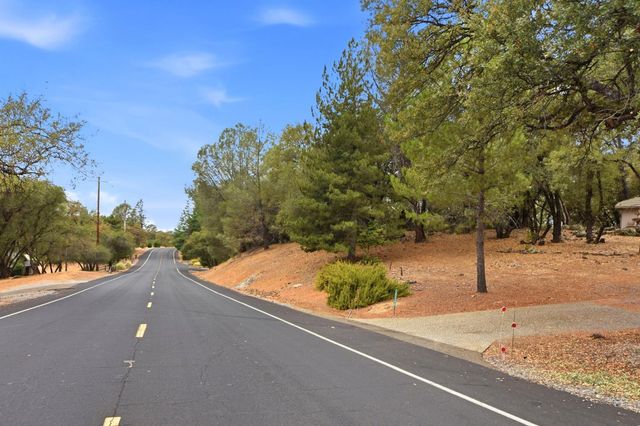 2121 American River Trl, Cool, CA 95614