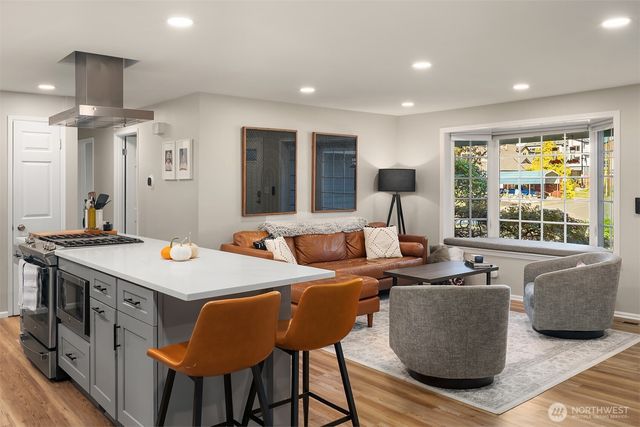 3917 NE 11th Place, Renton, WA 98056