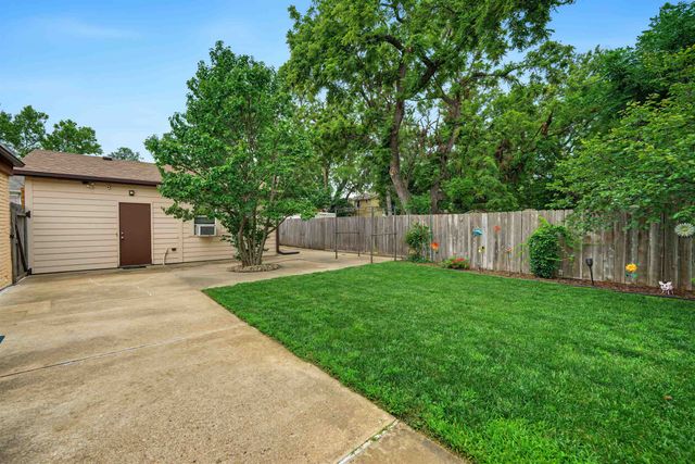 145 N Phillips, Salina, KS 67401