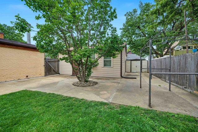 145 N Phillips, Salina, KS 67401