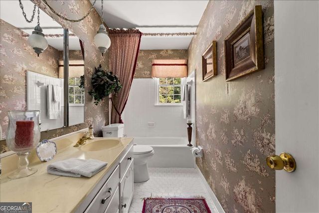 1033 Davenport Circle, Powder Springs, GA 30127