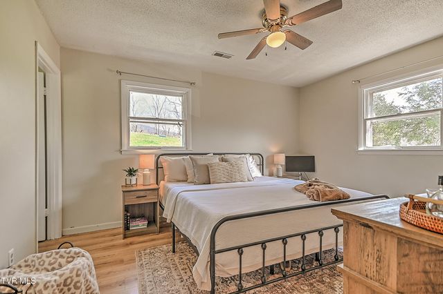 310 Minton Hollow Road, Elizabethton, TN 37643