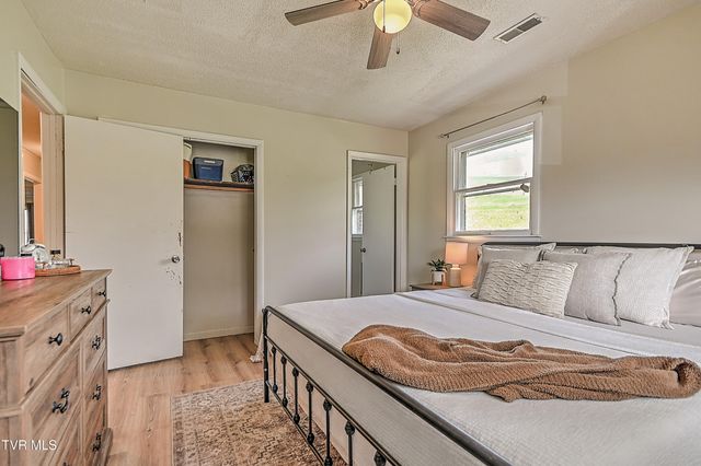 310 Minton Hollow Road, Elizabethton, TN 37643