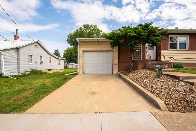 1203 L Avenue, Grundy Center, IA 50638