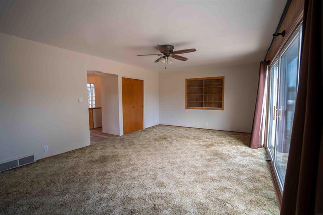 1203 L Avenue, Grundy Center, IA 50638