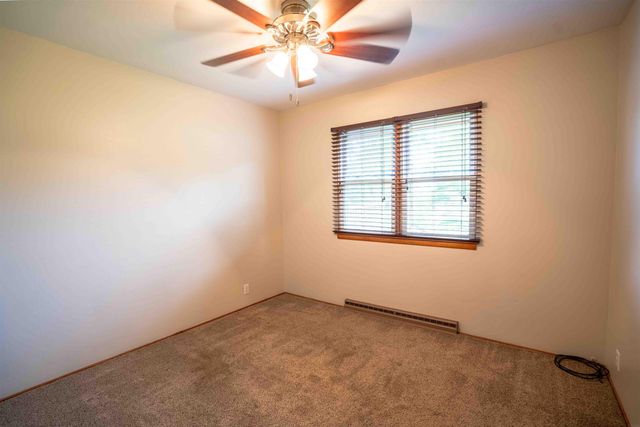 1203 L Avenue, Grundy Center, IA 50638