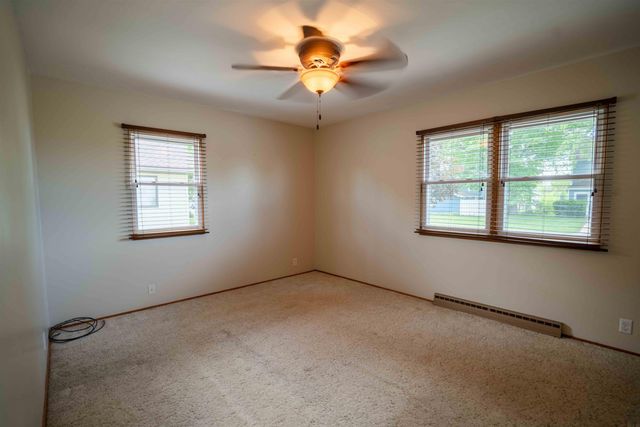 1203 L Avenue, Grundy Center, IA 50638