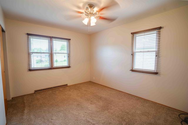 1203 L Avenue, Grundy Center, IA 50638