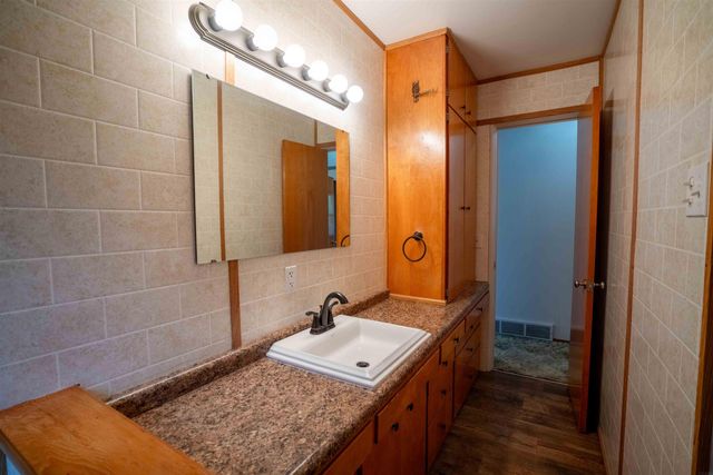 1203 L Avenue, Grundy Center, IA 50638