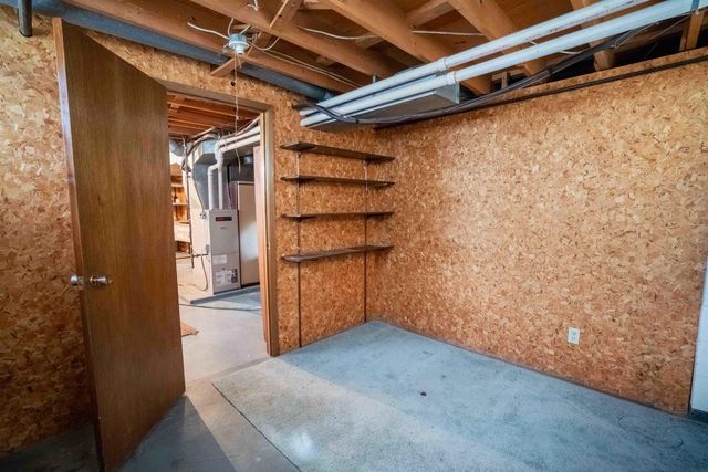 1203 L Avenue, Grundy Center, IA 50638