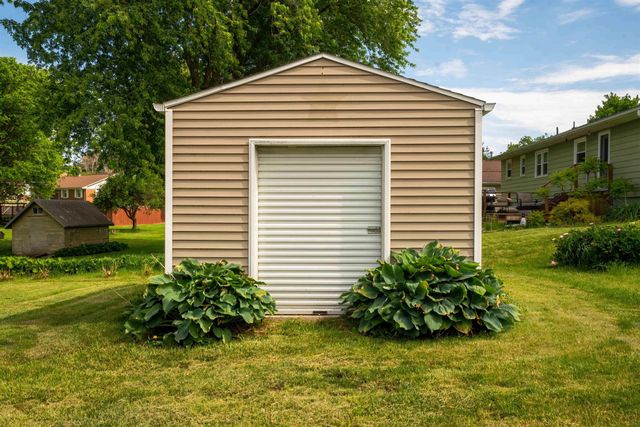 1203 L Avenue, Grundy Center, IA 50638