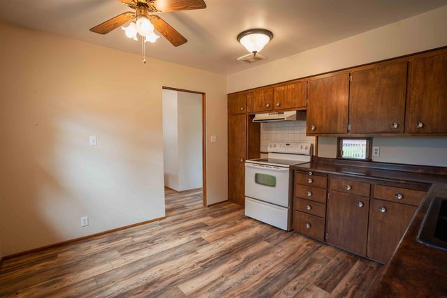 1203 L Avenue, Grundy Center, IA 50638