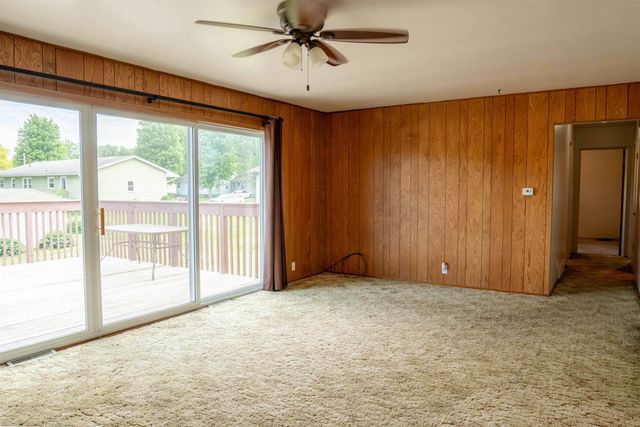 1203 L Avenue, Grundy Center, IA 50638