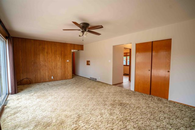 1203 L Avenue, Grundy Center, IA 50638