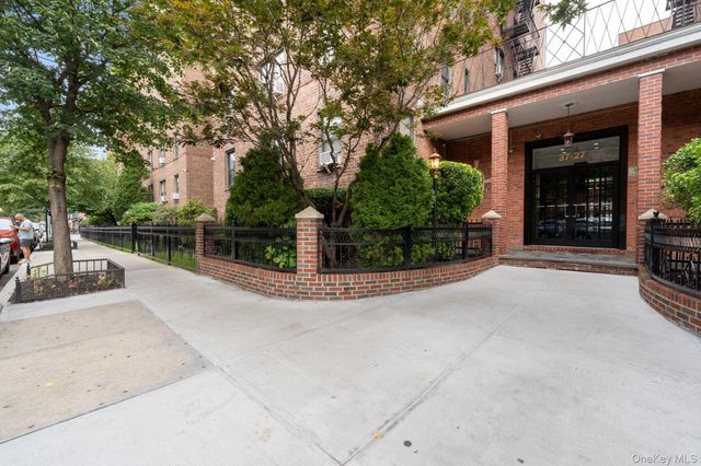 37-27 86th Street 3E, Jackson Heights, NY 11372