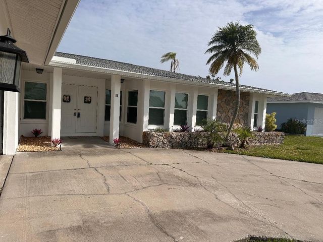 18 GOLFVIEW COURT, Rotonda West, FL 33947