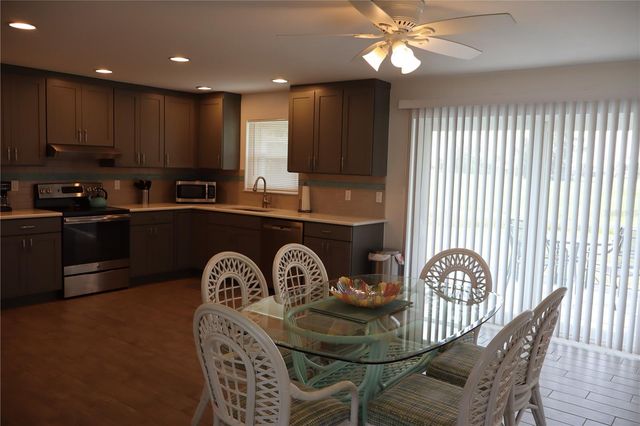 18 GOLFVIEW COURT, Rotonda West, FL 33947