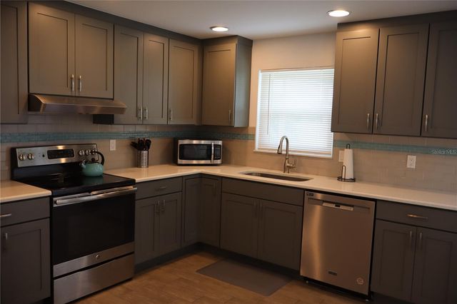 18 GOLFVIEW COURT, Rotonda West, FL 33947