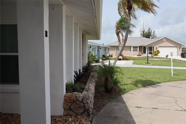 18 GOLFVIEW COURT, Rotonda West, FL 33947