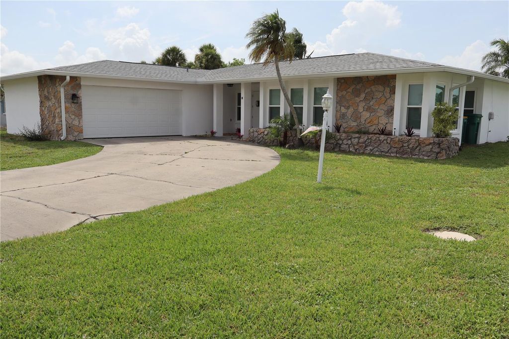 18 GOLFVIEW COURT, Rotonda West, FL 33947
