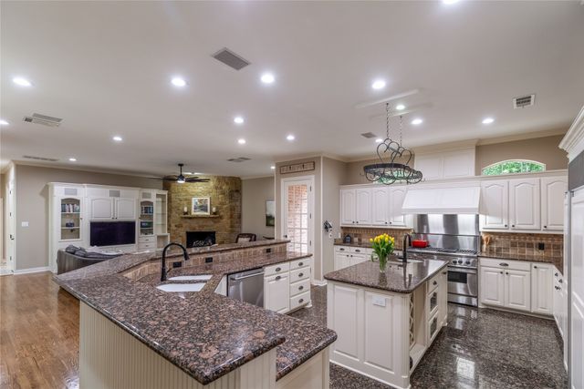 215 Bent Creek Court, Southlake, TX 76092