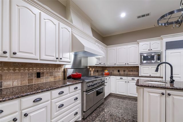 215 Bent Creek Court, Southlake, TX 76092