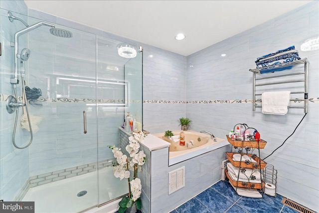 100 STRATFORD CT, Malvern, PA 19355