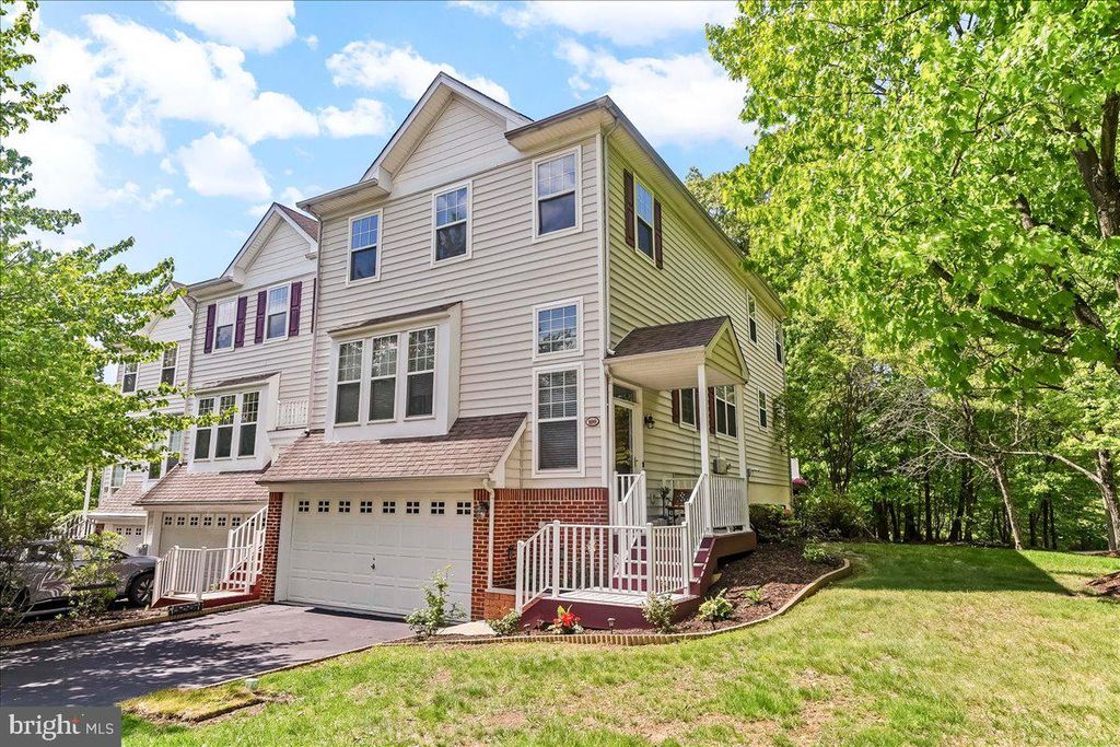 100 STRATFORD CT, Malvern, PA 19355