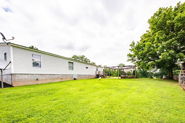 875 Lindsey Rd, Parsons, TN 38363