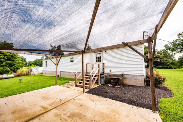 875 Lindsey Rd, Parsons, TN 38363