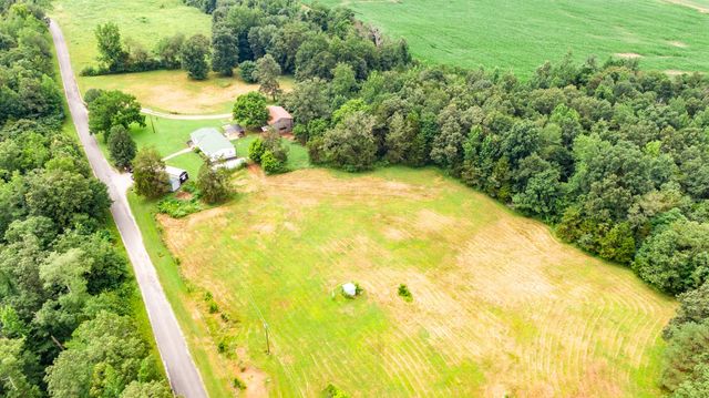 875 Lindsey Rd, Parsons, TN 38363