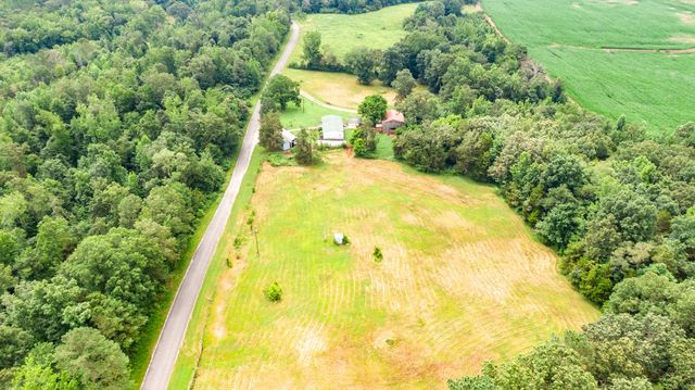 875 Lindsey Rd, Parsons, TN 38363