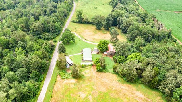 875 Lindsey Rd, Parsons, TN 38363