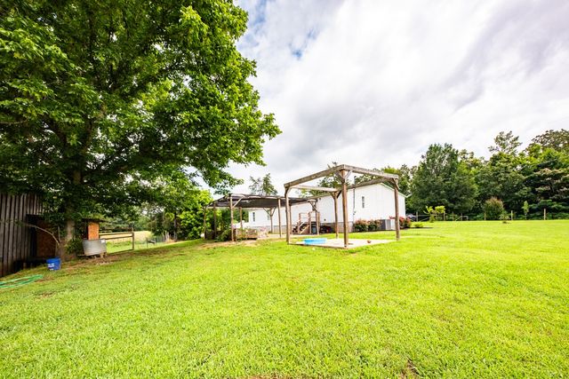 875 Lindsey Rd, Parsons, TN 38363