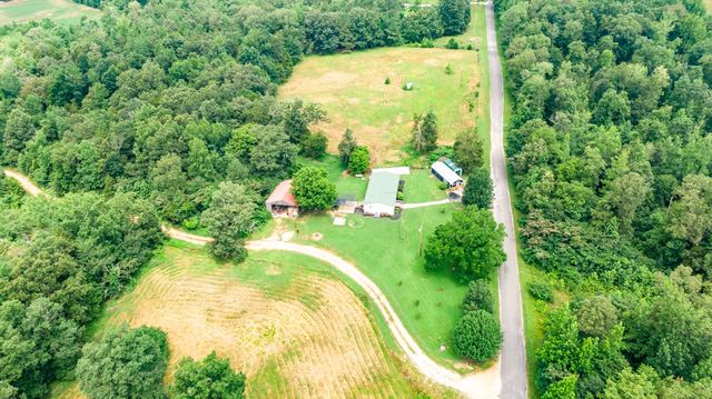 875 Lindsey Rd, Parsons, TN 38363