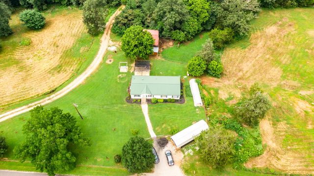 875 Lindsey Rd, Parsons, TN 38363