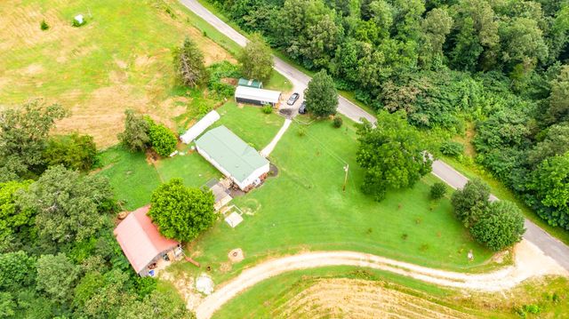 875 Lindsey Rd, Parsons, TN 38363