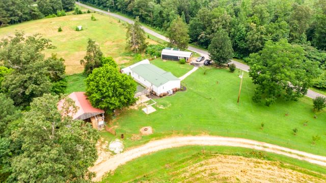 875 Lindsey Rd, Parsons, TN 38363
