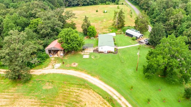 875 Lindsey Rd, Parsons, TN 38363