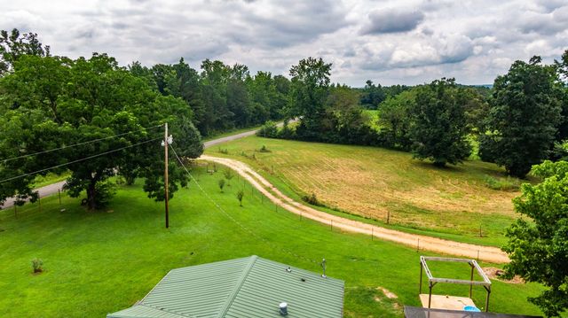 875 Lindsey Rd, Parsons, TN 38363