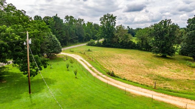 875 Lindsey Rd, Parsons, TN 38363