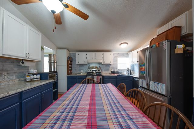 875 Lindsey Rd, Parsons, TN 38363