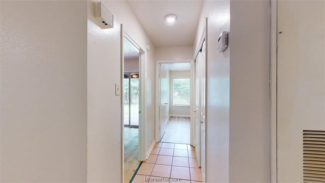 922 Navarro Drive, College Station, TX 77845