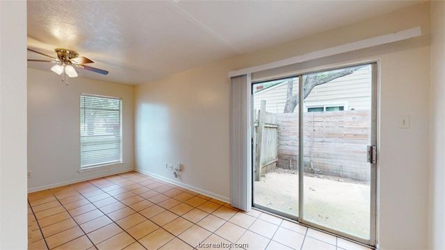 922 Navarro Drive, College Station, TX 77845