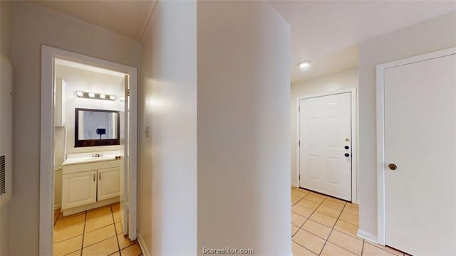 922 Navarro Drive, College Station, TX 77845