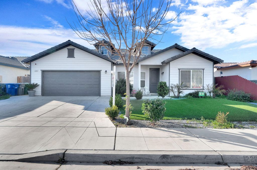 1228 Monterey Avenue, Madera, CA 93637